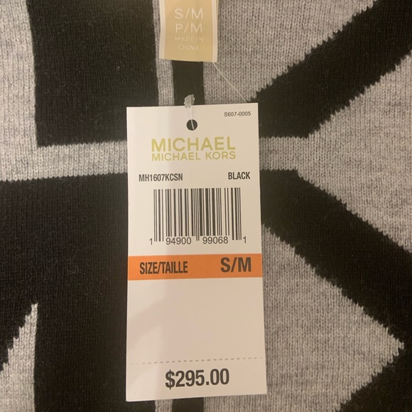 ⚠️SOLD⚠️ MK LOGO WOOL BLEND PONCHO - Picture 3 of 8